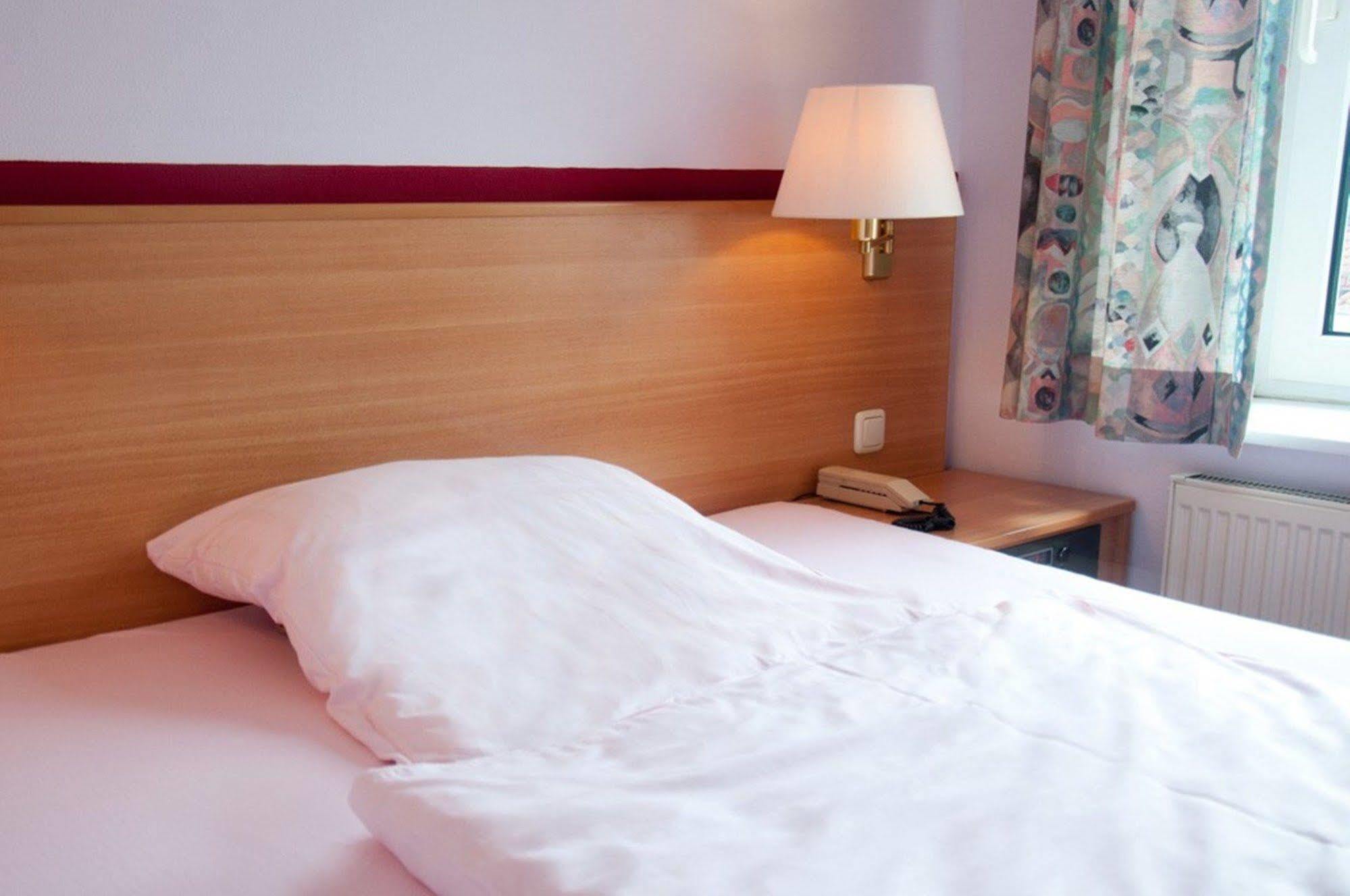 Angler Hof Hotel Suederbrarup Exterior photo